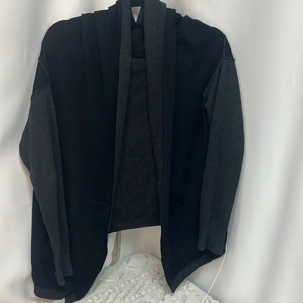 Lululemon Athletic hooded Cannon Yogi Reversible Cardigan Black and Grey Size 6